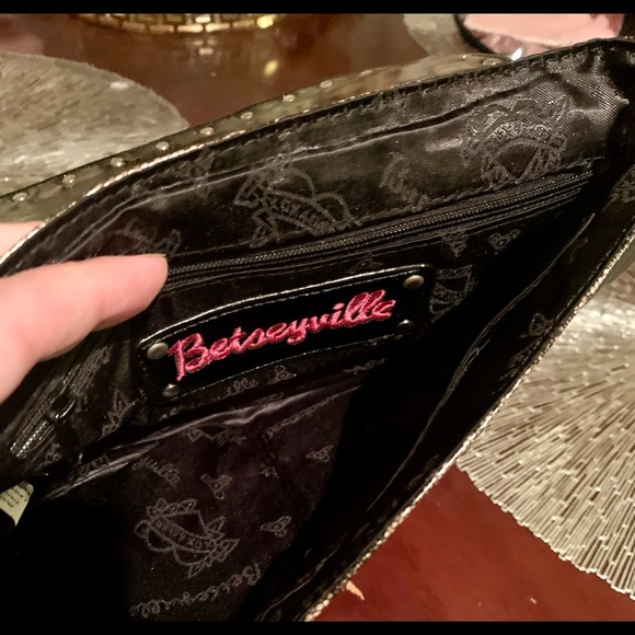 Betsy Johnson cross body lace bag - Picture 5 of 7